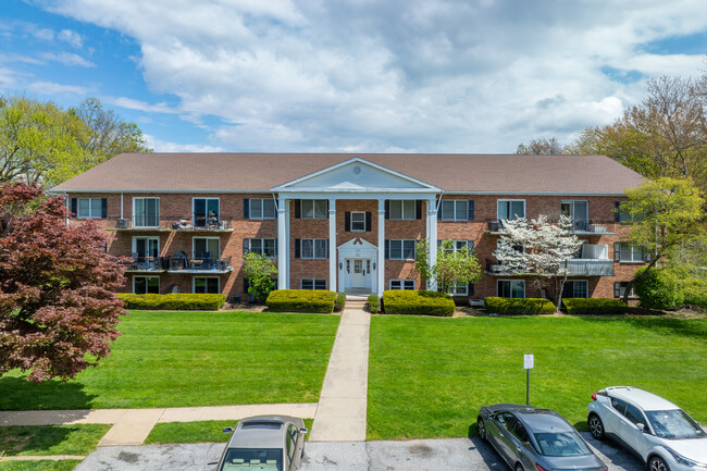 Cedar Run Condominiums in Camp Hill, PA - Building Photo - Building Photo