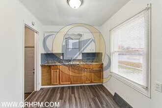 991 S Ballenger Hwy in Flint, MI - Building Photo - Building Photo