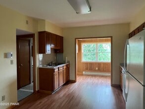 453 Ridge Ave, Unit first floor in Hawley, PA - Building Photo - Building Photo