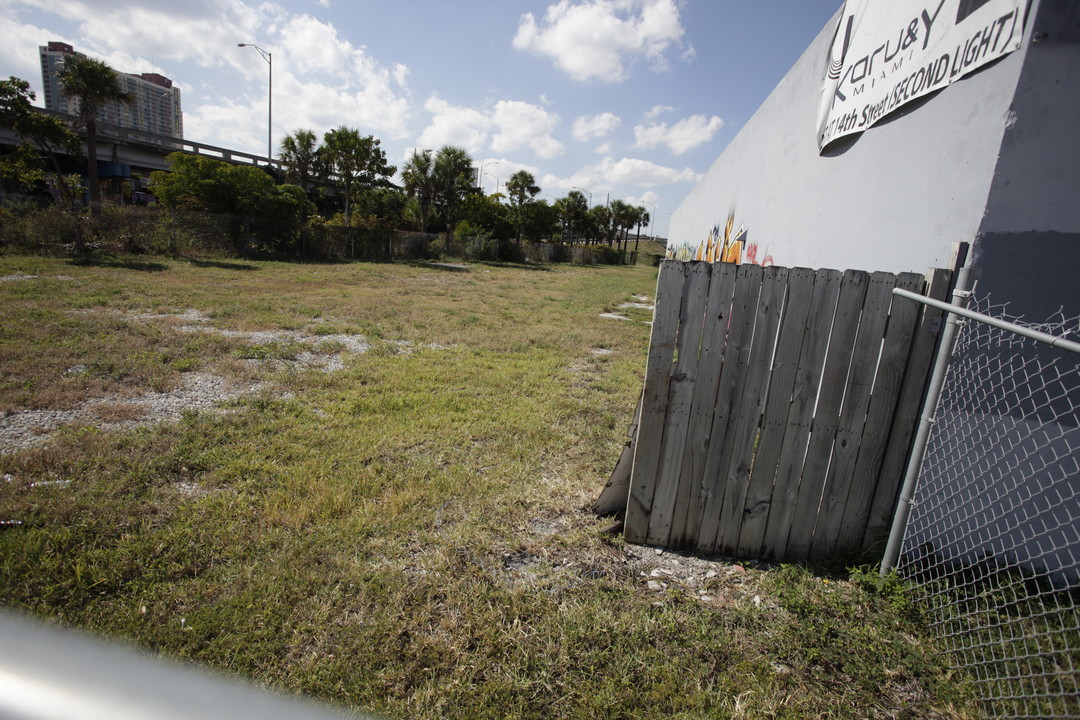 1208 NE 1st Ave in Miami, FL - Building Photo