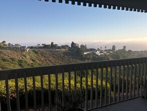 6526 Ocean Crest Dr, Unit A104 in Rancho Palos Verdes, CA - Foto de edificio - Building Photo