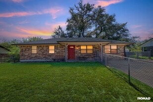 604 Fegan St in Weatherford, TX - Building Photo