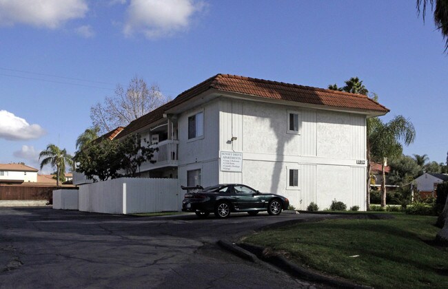 Sunset Drive Apartments in Escondido, CA - Building Photo - Building Photo