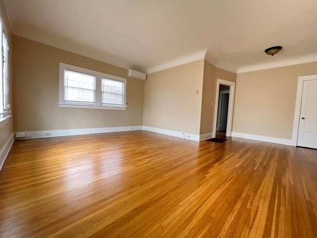 1642 La Fayette Rd, Unit 1 in Los Angeles, CA - Building Photo - Building Photo