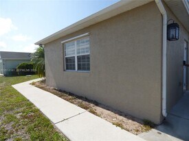 601 SW Haas Ave in Port St. Lucie, FL - Building Photo