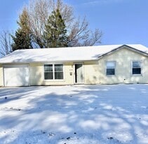 2308 E Vermont Ave in Urbana, IL - Building Photo