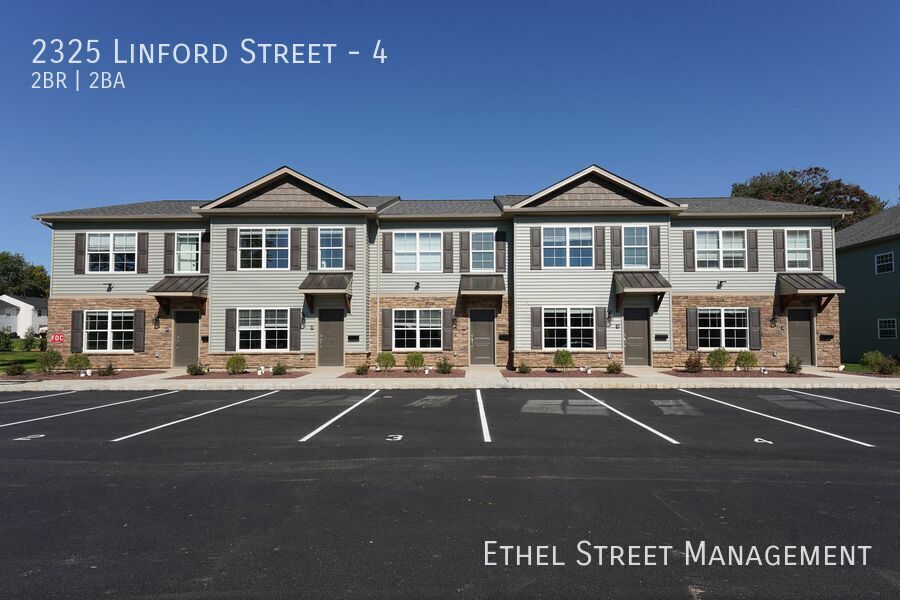 2325 Linford St in Bethlehem, PA - Building Photo