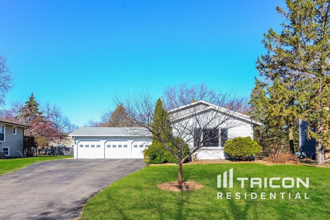 3639 Quaker Ln N in Plymouth, MN - Building Photo