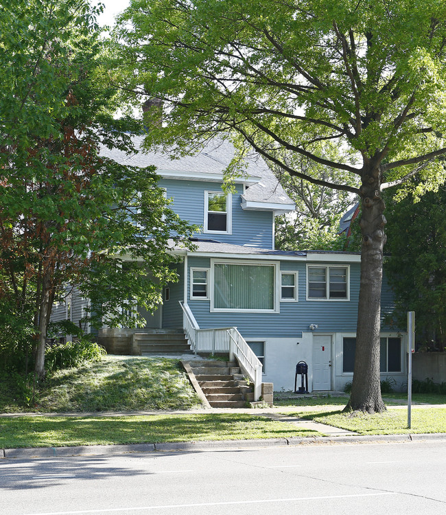 1747 Marshall Ave in St. Paul, MN - Building Photo - Building Photo