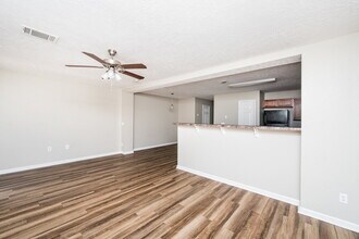 604 Nixon Way in La Vergne, TN - Foto de edificio - Building Photo