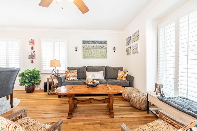 2120 N Valley St in Burbank, CA - Building Photo - Building Photo