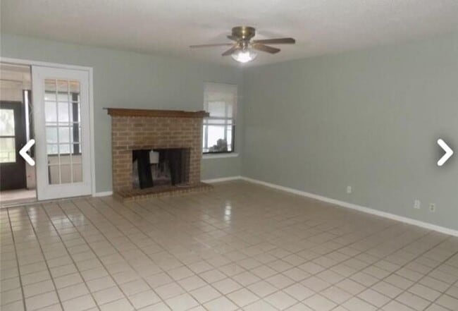 property at 209 Oak Crest Ln