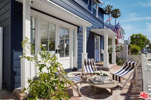 204 Pearl Ave in Newport Beach, CA - Building Photo