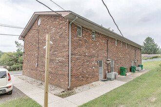 1036 Ellen Dr in Radcliff, KY - Building Photo - Building Photo