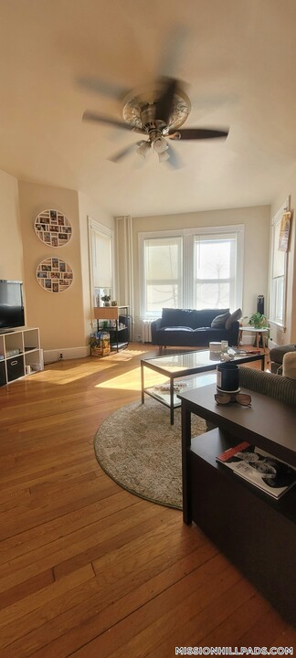 75 Hillside St-Unit -1 in Boston, MA - Foto de edificio