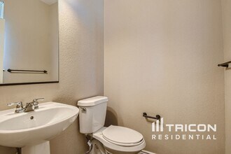 7996 E 53rd Dr in Denver, CO - Building Photo - Building Photo