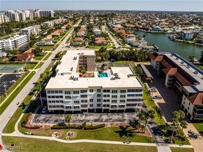 921 Seagrape Dr in Marco Island, FL - Foto de edificio - Building Photo