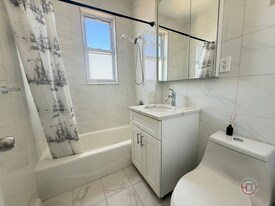 2889 E 195th St in Bronx, NY - Building Photo