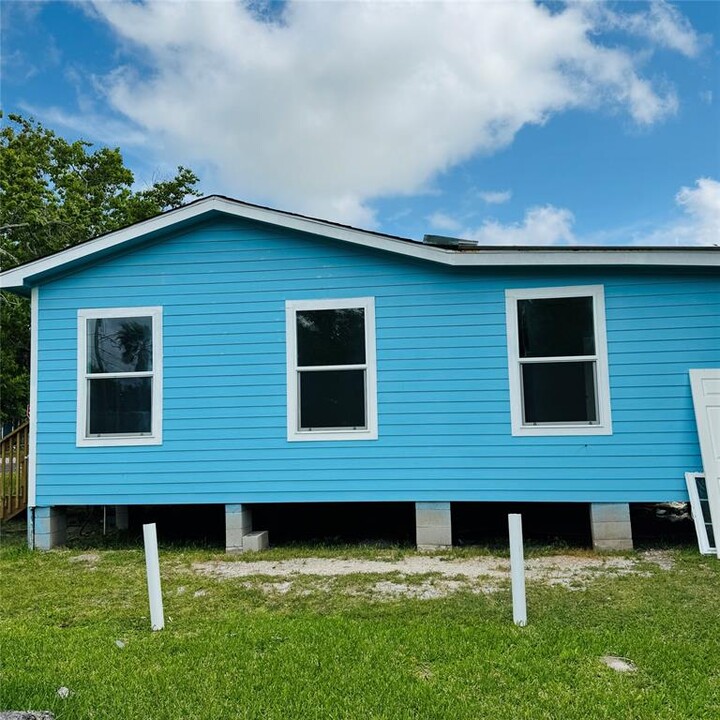 901 6th St in San Leon, TX - Foto de edificio