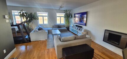 2474 Notre-Dame Rue O in Montréal, QC - Building Photo - Building Photo