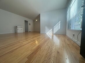 8363 Blackburn Ave, Unit 2 in Los Angeles, CA - Foto de edificio - Building Photo