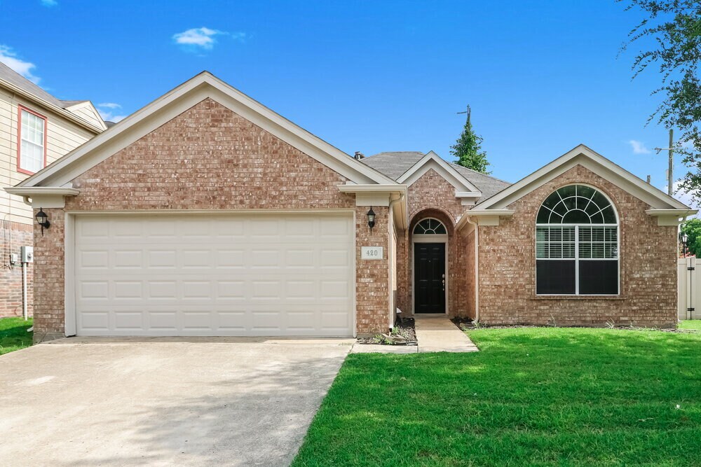 420 Wolfe St in Cedar Hill, TX - Foto de edificio