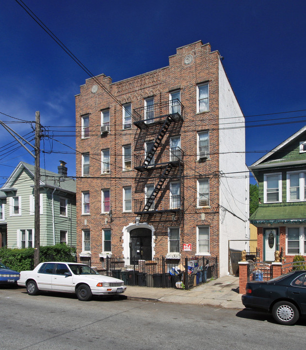 19 Hubbard Pl in Brooklyn, NY - Building Photo