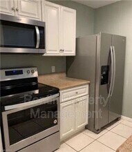 12632 Kenwood Ln in Ft. Myers, FL - Foto de edificio - Building Photo
