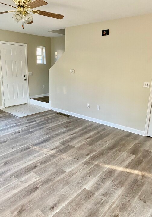 3 Frankie Ln in Elkview, WV - Building Photo