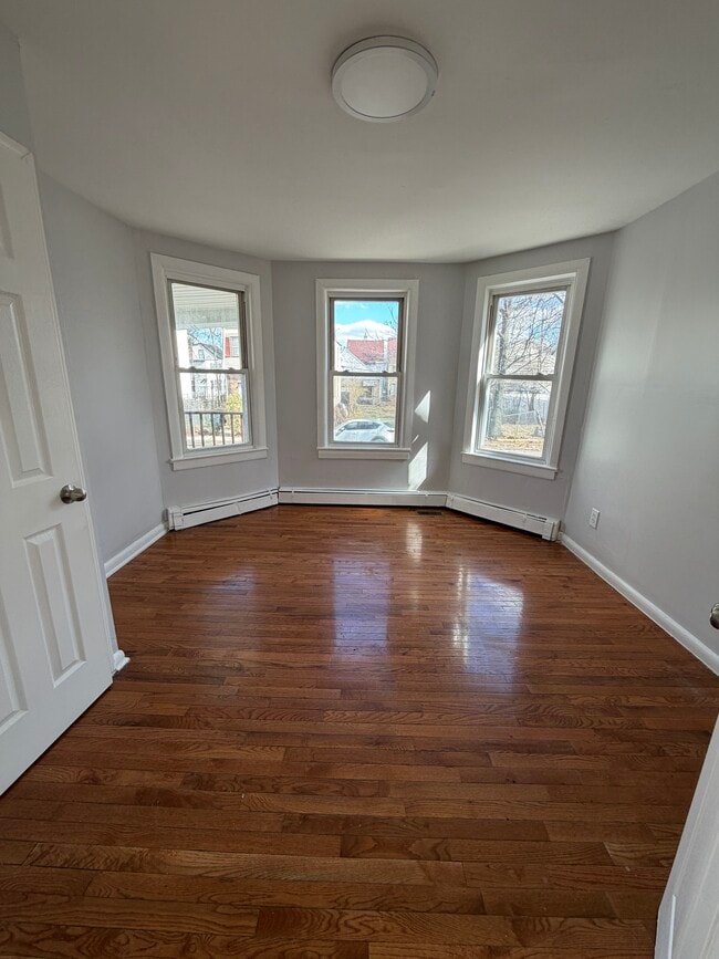 75 N 15th St, Unit 1 in East Orange, NJ - Foto de edificio - Building Photo