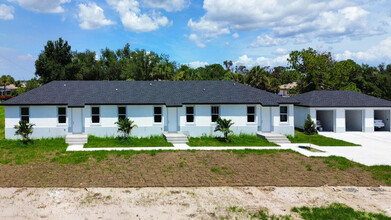 260 Rotonda Blvd W in Rotonda West, FL - Foto de edificio - Building Photo