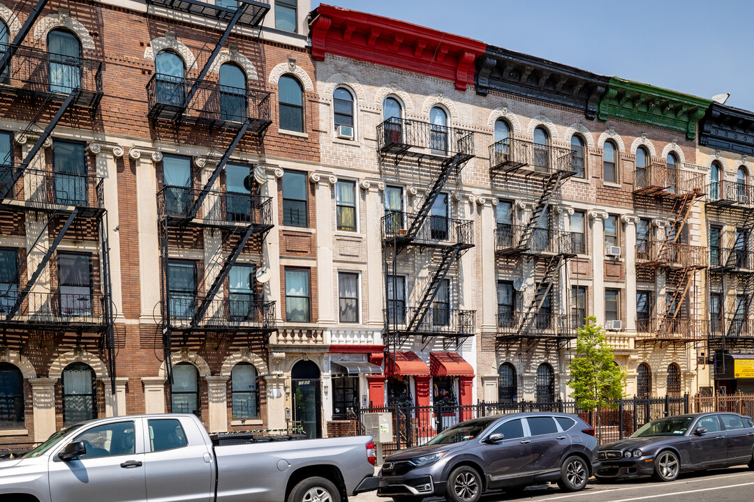 1371 St John's Place in Brooklyn, NY - Foto de edificio