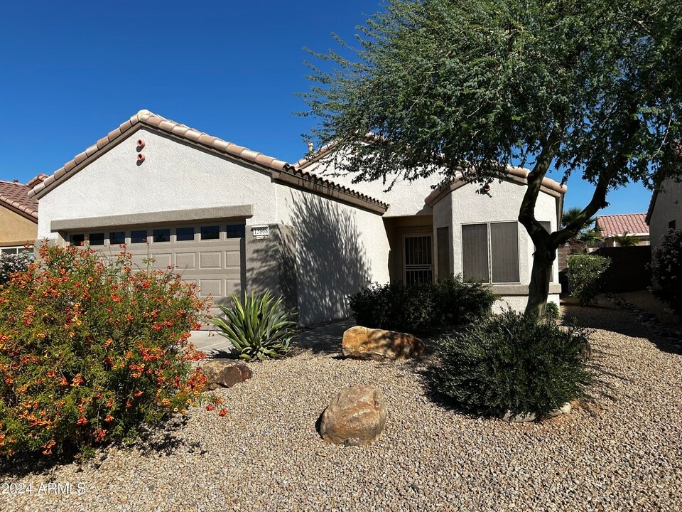 15868 W Arrowhead Dr in Surprise, AZ - Building Photo