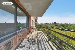 400 Central Prk W in New York, NY - Building Photo