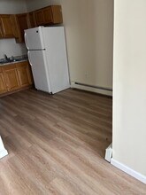 1057 E Main St, Unit 8 in Bridgeport, CT - Building Photo - Building Photo