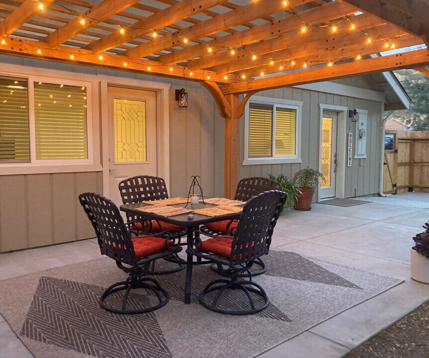 571 Hill St in Los Alamos, CA - Building Photo