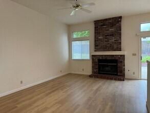 1422 Lorimer Way in Roseville, CA - Building Photo - Building Photo
