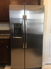 10323 W 34th Ln in Hialeah, FL - Building Photo - Building Photo