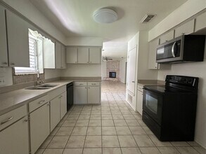 10533 Heizer Dr in Corpus Christi, TX - Foto de edificio - Building Photo