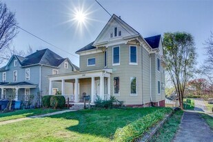 1630 Patterson Ave SW, Unit Lower in Roanoke, VA - Building Photo