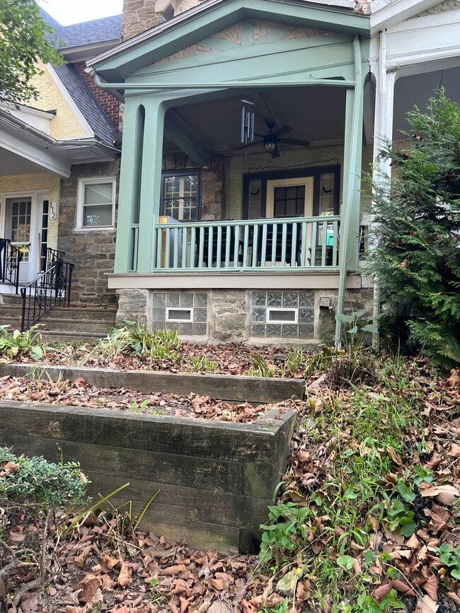 property at 110 E Roumfort Rd