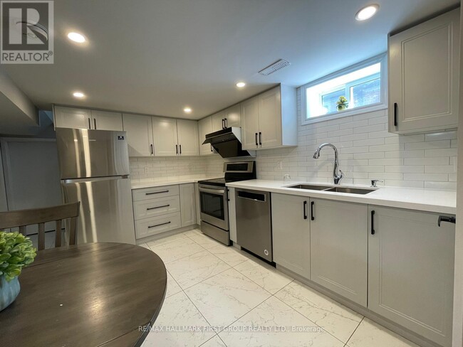 1176 Milburn St in Peterborough, ON - Building Photo - Building Photo