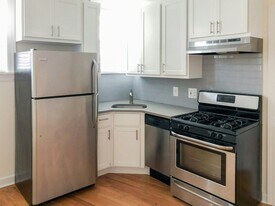 630 W Roscoe St in Chicago, IL - Building Photo