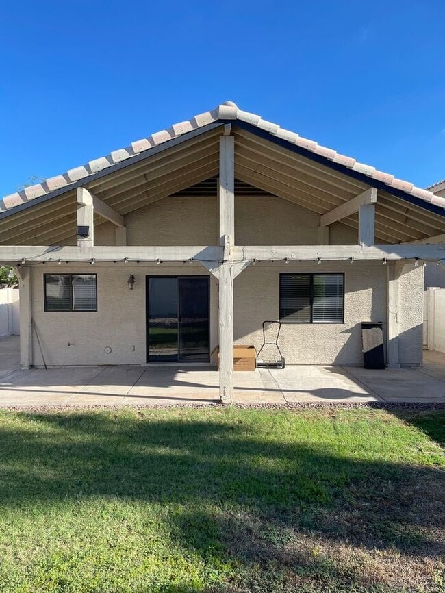 property at 2146 E Robin Ln