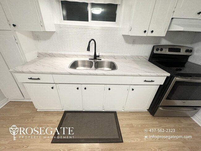 2410 Delkus Crescent in Mississauga, ON - Building Photo - Building Photo