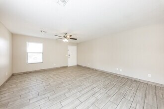 11522 W Wethersfield Rd in El Mirage, AZ - Building Photo - Building Photo