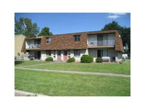 175 Robert Dr in North Tonawanda, NY - Building Photo