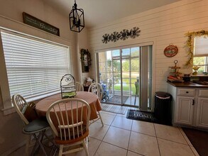 2049 Greenwood Valley Dr in Plant City, FL - Building Photo - Building Photo