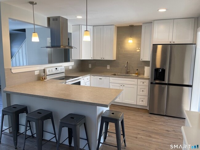 88 Douglas Rd in Glastonbury, CT - Building Photo - Building Photo