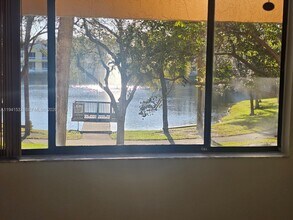 8592 W Sunrise Blvd in Plantation, FL - Building Photo - Building Photo